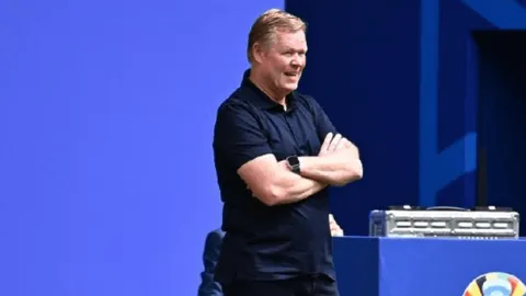 云南五兄弟田间大逆袭：土味风暴中的音乐顶流狂潮！