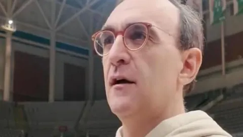 王钰栋恶意犯规受伤离场，33岁老将遭网友炮轰，印尼资金疑云笼罩？