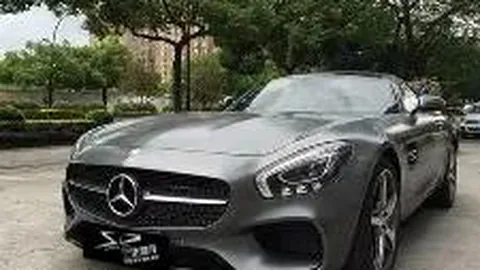 “曼联安东尼近门射门变妙解围，阿莫林主动失误引观众笑谈”