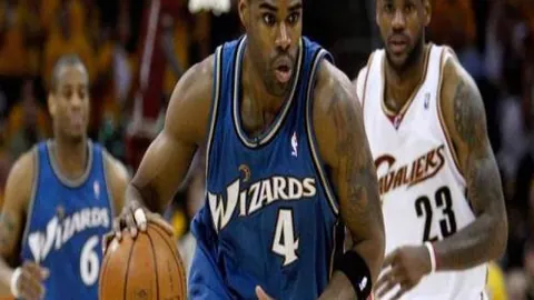 骆建佑在德公赛中击败郑加恒，挺进四强对决